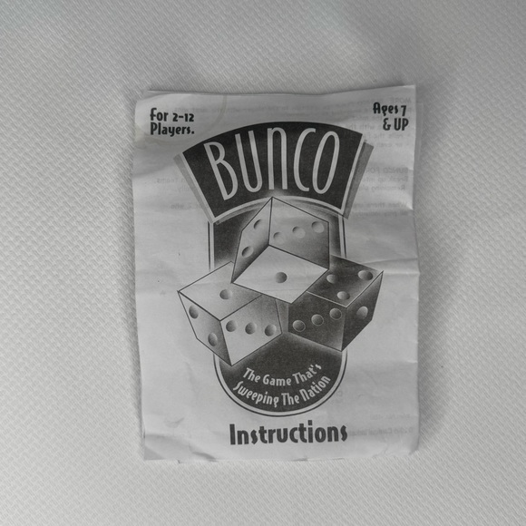 Bunco Deluxe  Dice Game  2-12 Players  Ages 7+ - Picture 4 of 5